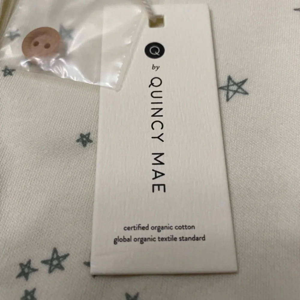 Last call! Quincy Mae Organic Cotton Romper, Ivory w/ Blue Stars, Leg Snaps, NWT - Picture 3 of 10